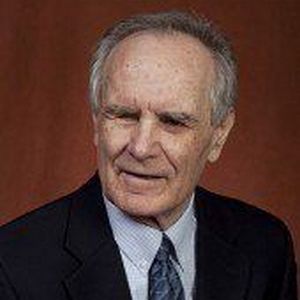 Джeймс Гуортни