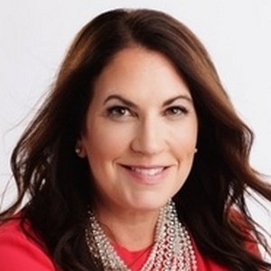 Tracey Garvis Graves