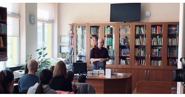 Solomon Passy and Rosen Lyutskanov at a meeting with readers at the Sofia Mathematics High School